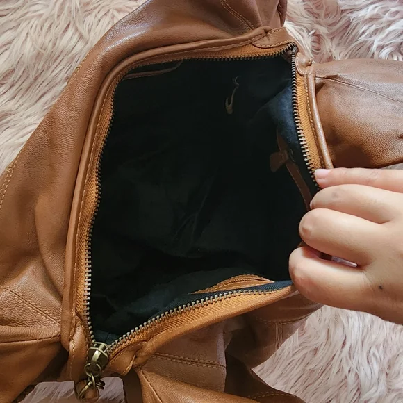 Clever Cariage Company St. Tropez Handcrafted Leather Hobo light brown